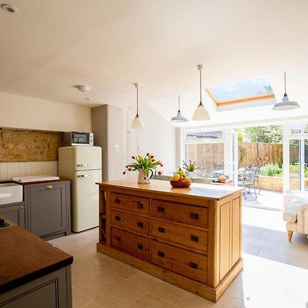Gleneda Cottage - A Renovated, Traditional Cotswold Cottage Full Of Charm With Fireplace And Garden Bourton on the Hill Екстериор снимка