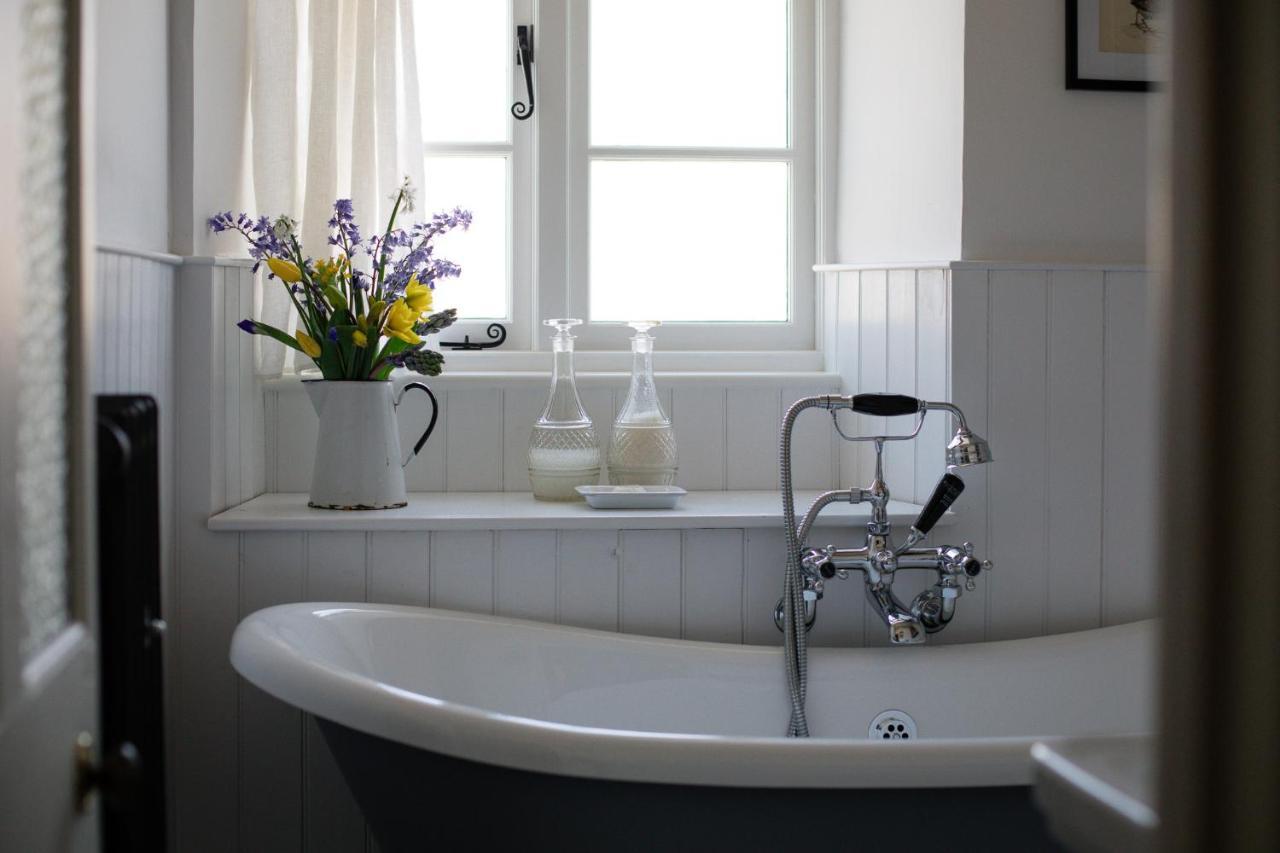 Gleneda Cottage - A Renovated, Traditional Cotswold Cottage Full Of Charm With Fireplace And Garden Bourton on the Hill Екстериор снимка