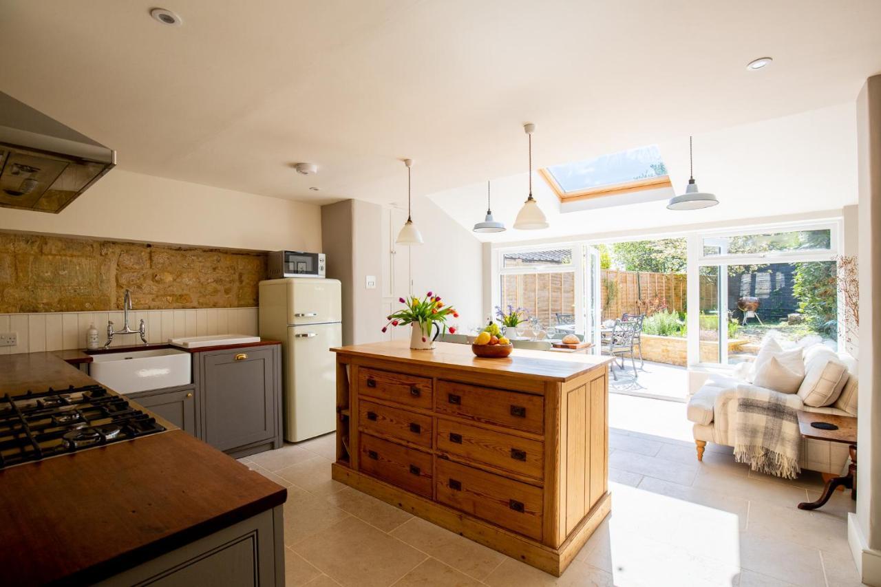 Gleneda Cottage - A Renovated, Traditional Cotswold Cottage Full Of Charm With Fireplace And Garden Bourton on the Hill Екстериор снимка