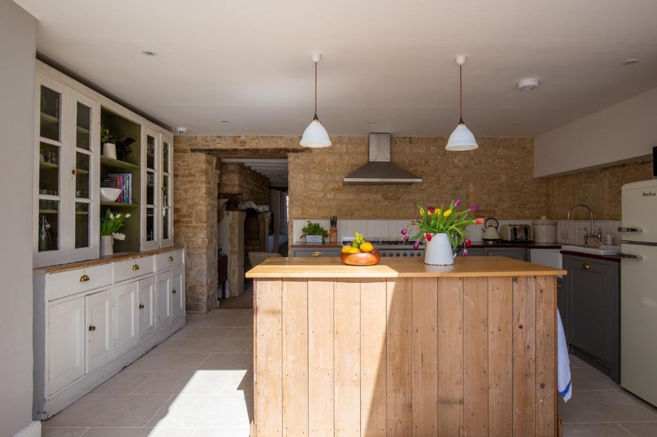 Gleneda Cottage - A Renovated, Traditional Cotswold Cottage Full Of Charm With Fireplace And Garden Bourton on the Hill Екстериор снимка