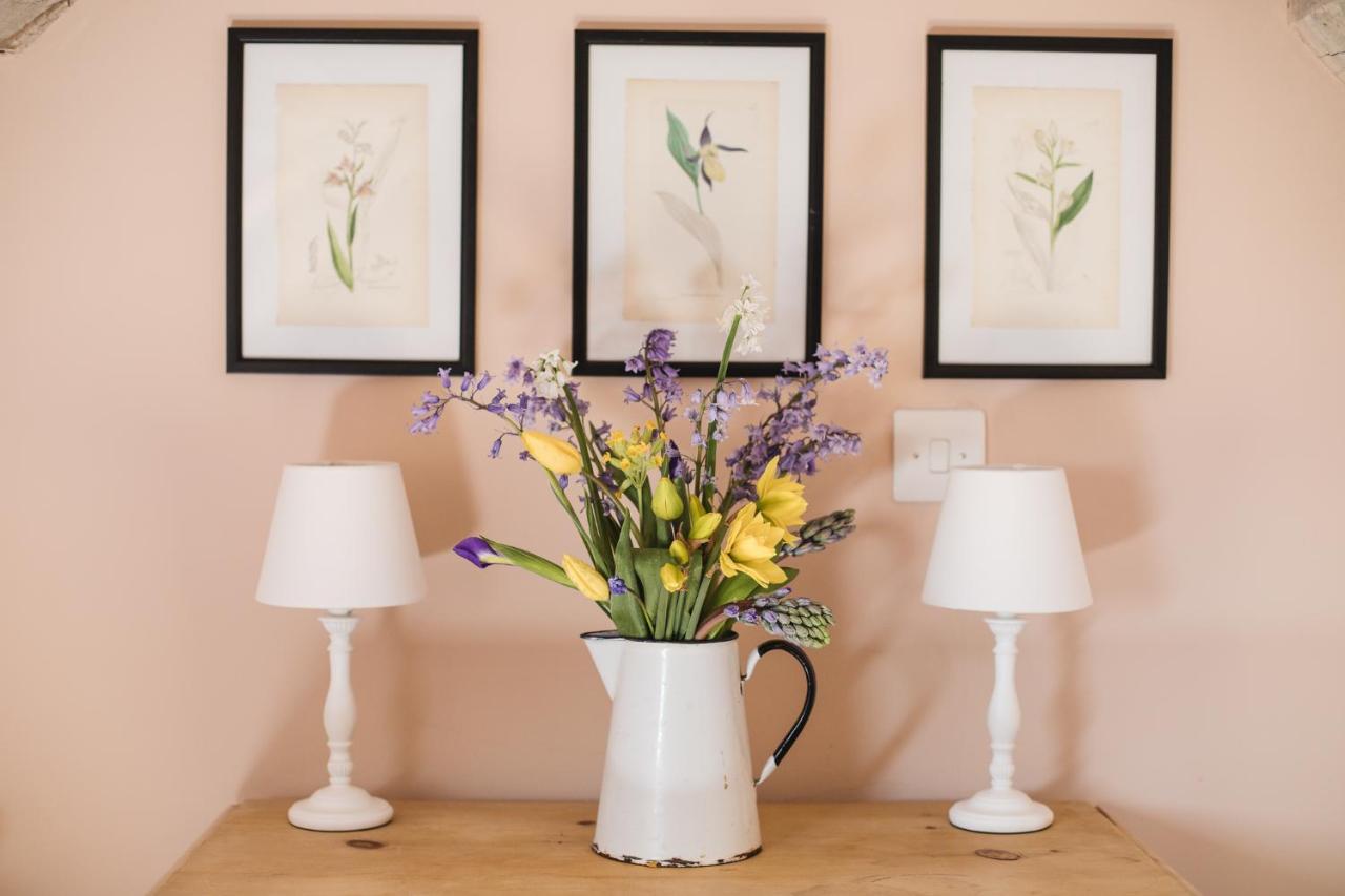 Gleneda Cottage - A Renovated, Traditional Cotswold Cottage Full Of Charm With Fireplace And Garden Bourton on the Hill Екстериор снимка