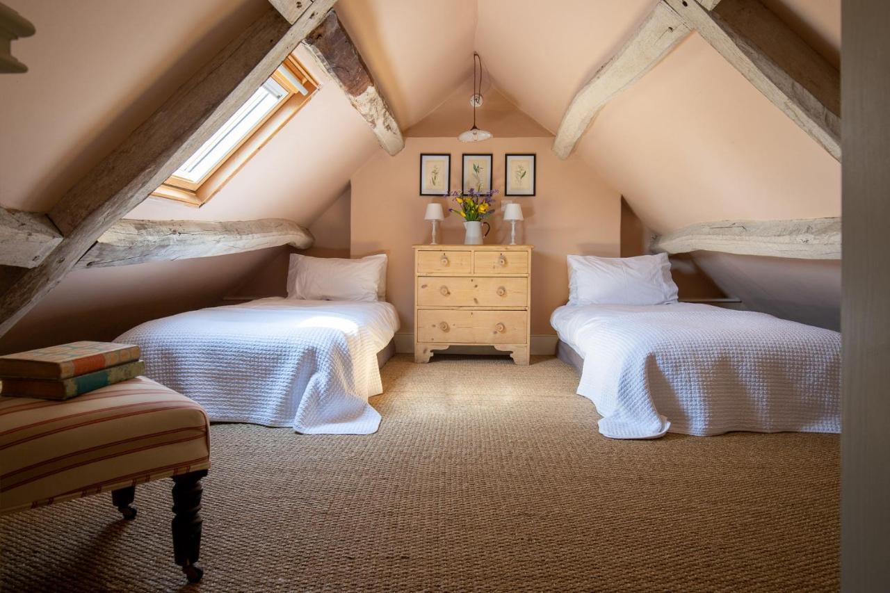 Gleneda Cottage - A Renovated, Traditional Cotswold Cottage Full Of Charm With Fireplace And Garden Bourton on the Hill Екстериор снимка