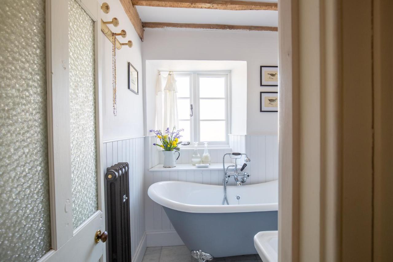 Gleneda Cottage - A Renovated, Traditional Cotswold Cottage Full Of Charm With Fireplace And Garden Bourton on the Hill Екстериор снимка