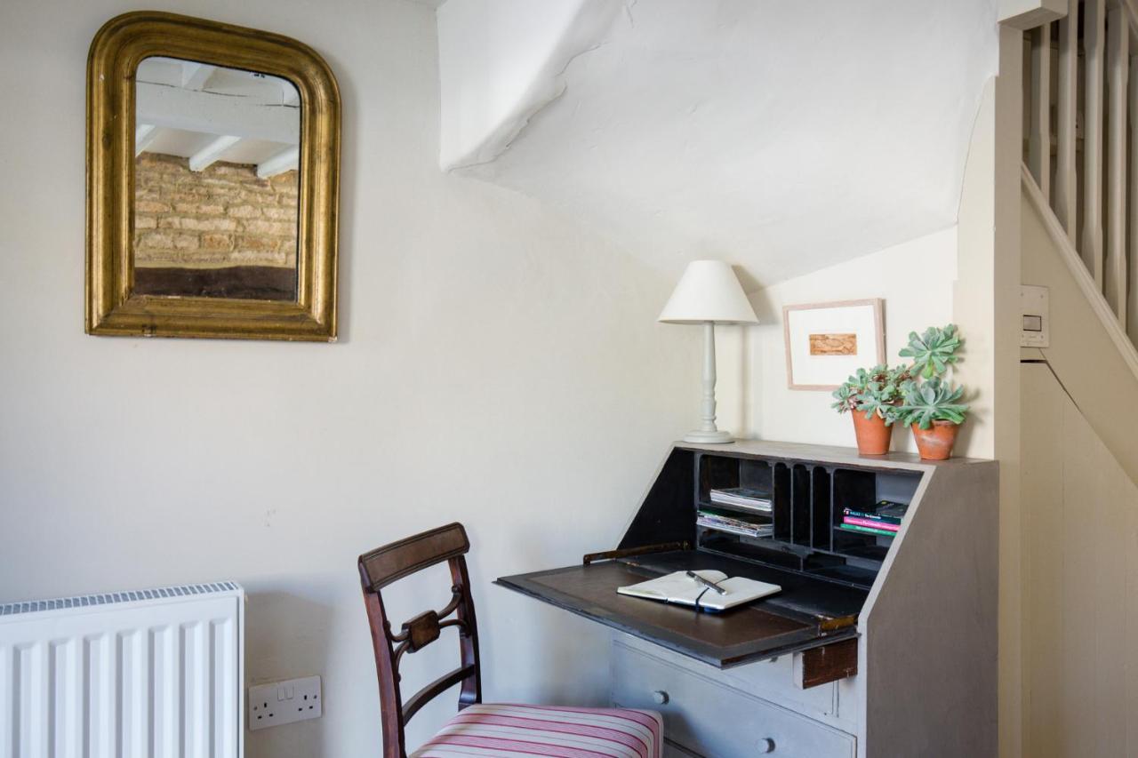 Gleneda Cottage - A Renovated, Traditional Cotswold Cottage Full Of Charm With Fireplace And Garden Bourton on the Hill Екстериор снимка