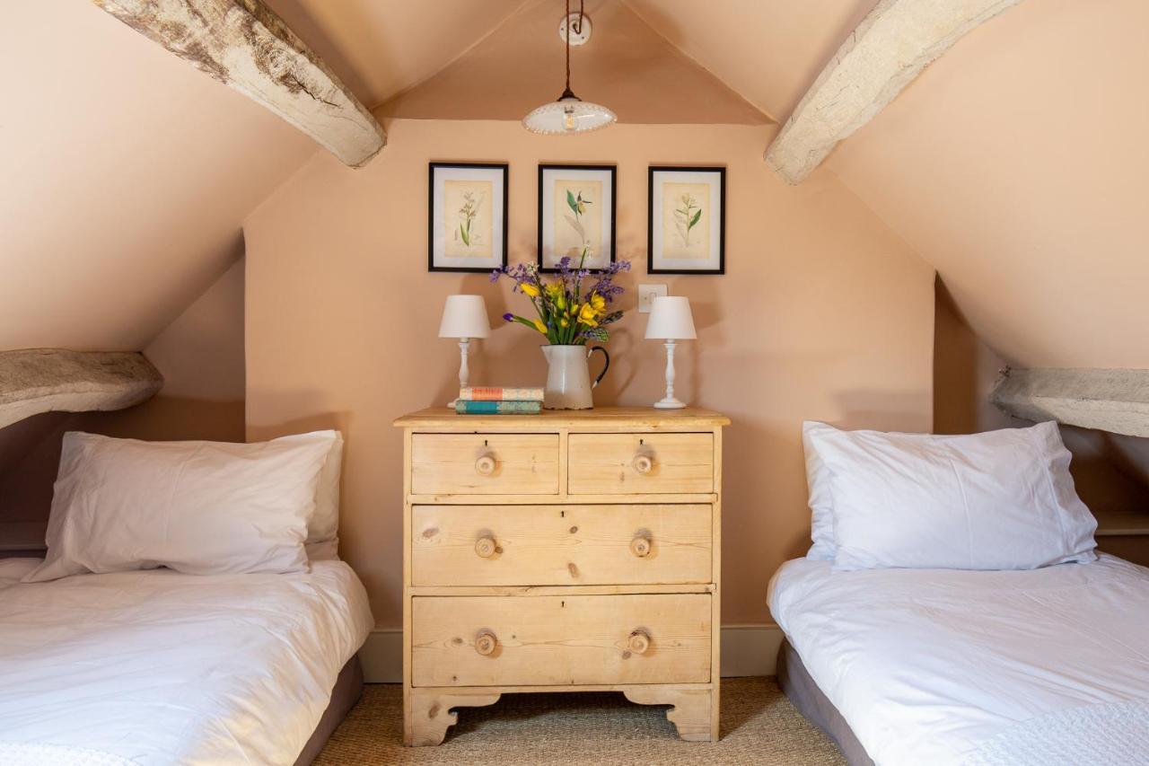 Gleneda Cottage - A Renovated, Traditional Cotswold Cottage Full Of Charm With Fireplace And Garden Bourton on the Hill Екстериор снимка